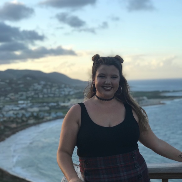 Meet your Posher, Danielle - Picture 1 of 1